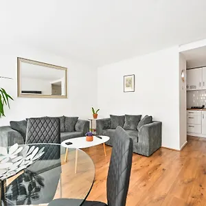  Apartment Lovely 2-bed, Sleeps 6, Near Stratford Station & Abba Voyage,